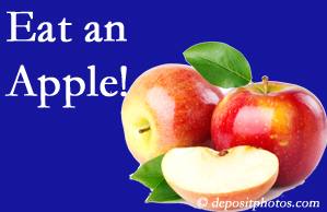 Largo chiropractic care encourages healthy diets full of fruits and veggies, so enjoy an apple the apple season!