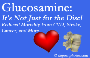 Largo health benefits from glucosamine utilization include reduced overall early mortality and mortality from cardiovascular issues.